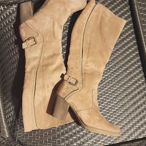 Brand New size 10 Pierre Dumas suede boots